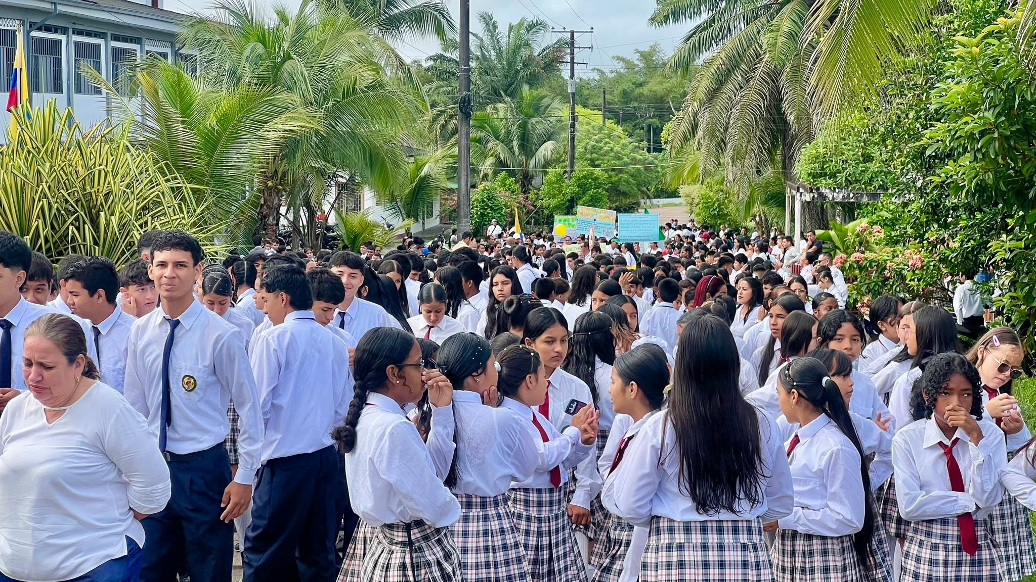 Estudiantes en aniversario 26